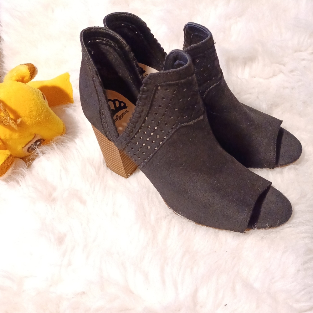 Fergalicious  Suede NWOT 🔥